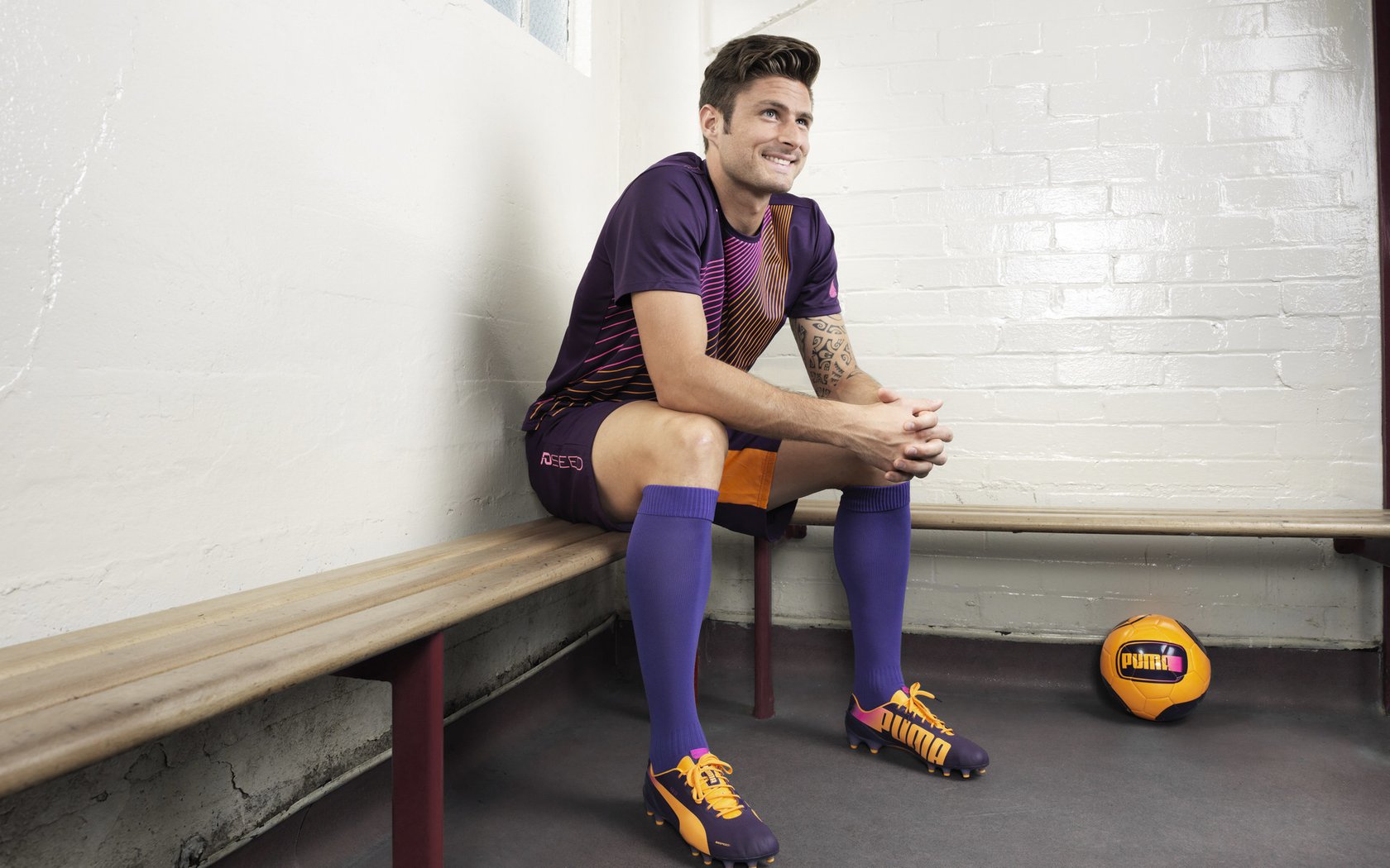 奥格斯堡主场惨败，保级形势严峻，奥格斯堡球衣2020